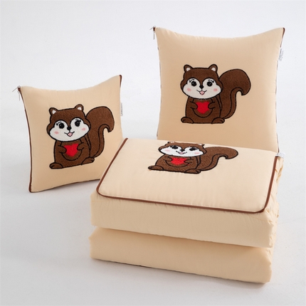 宝马家纺（原梦童画）2025新款四季款磨毛毛巾绣小松鼠抱枕被 奶黄色
