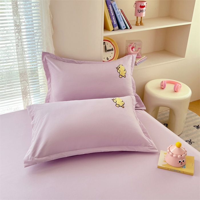 91家纺网 家纺一手货源 找家纺 梦舒羽 2025新款贴布绣针织棉双层纱枕套 旅行鸭-香芋紫