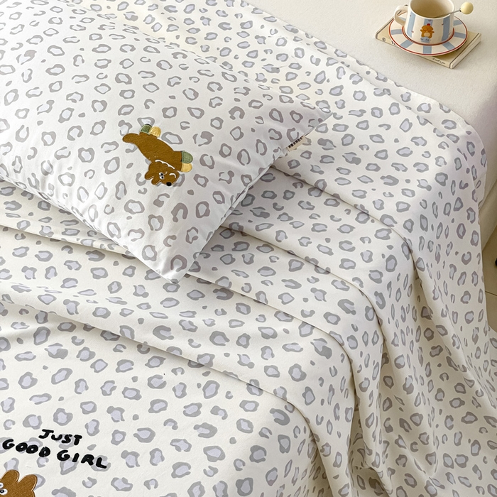 91家纺网 家纺一手货源 找家纺 雅居纺家纺 2025春夏新款全棉纯棉绣花A类老粗布单床单床单单件 奔跑小狗