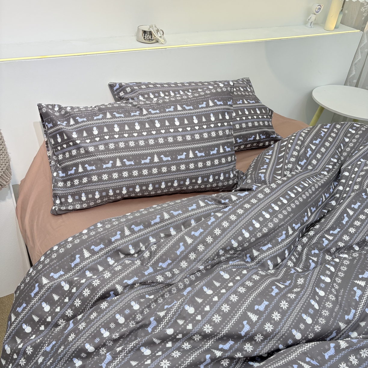 91家纺网 家纺一手货源 找家纺 花西夫人2025新款13372纯棉印花全棉四件套床单床笠款费尔岛（黑咖）