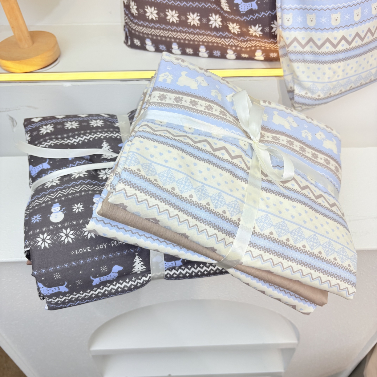 91家纺网 家纺一手货源 找家纺 花西夫人2025新款13372纯棉印花全棉四件套床单床笠款费尔岛（蓝）