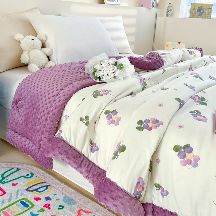 91家纺网 家纺一手货源 找家纺 爱宝被业 2025新款A类凉感豆豆绒羽丝棉夏被 夏日葡萄