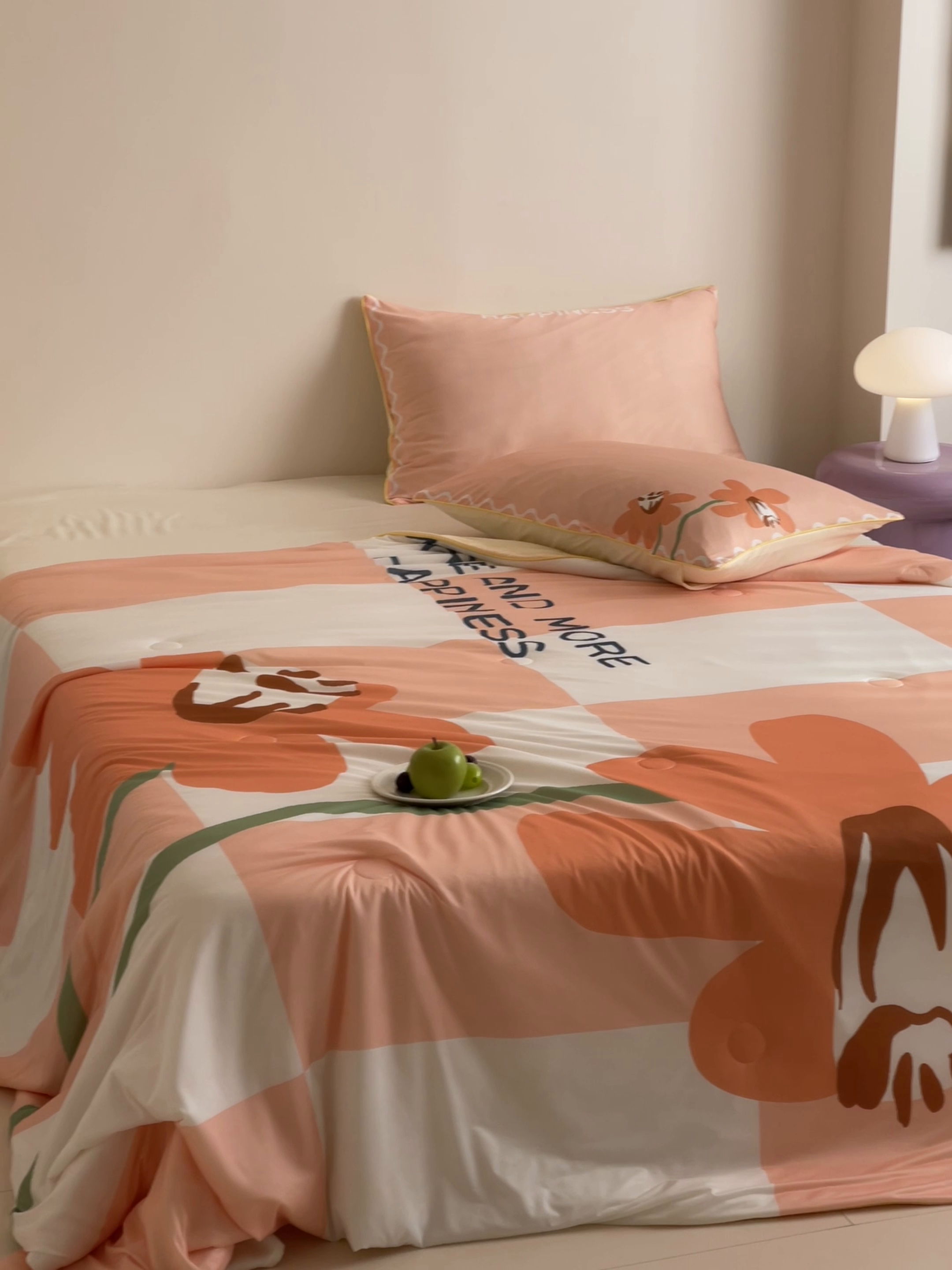 91家纺网 家纺一手货源 找家纺 大彩家居 2025新款凉感丝大版数码印花夏凉被 荷韵-桔