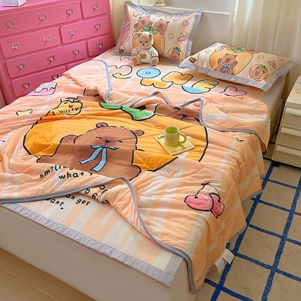 91家纺网 家纺一手货源 找家纺 希诺2025新款大版卡通冰丝席夏被凉席四件套 贪吃卡皮巴拉