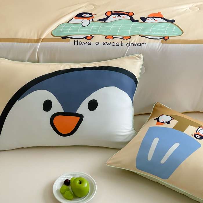 91家纺网 家纺一手货源 找家纺 大彩家居 2025新款凉感丝大版数码印花夏凉被 呆萌小企鹅