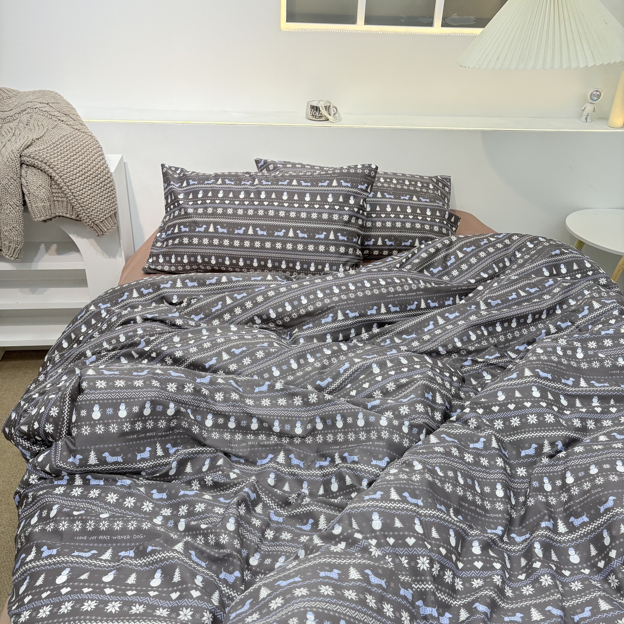 91家纺网 家纺一手货源 找家纺 花西夫人2025新款13372纯棉印花全棉四件套床单床笠款费尔岛（黑咖）