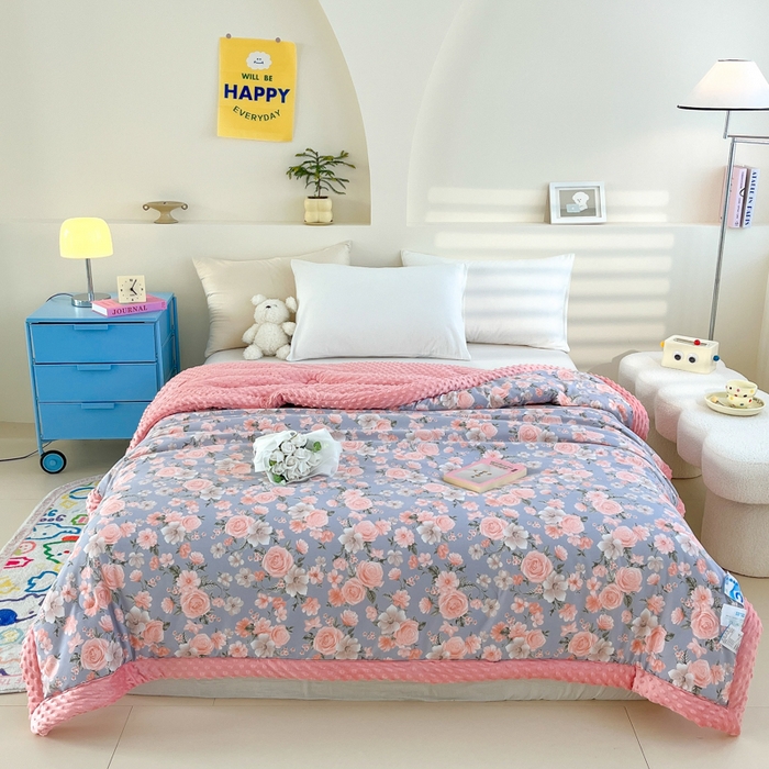 91家纺网 家纺一手货源 找家纺 （总）爱宝被业 2025新款A类凉感豆豆绒羽丝棉夏被