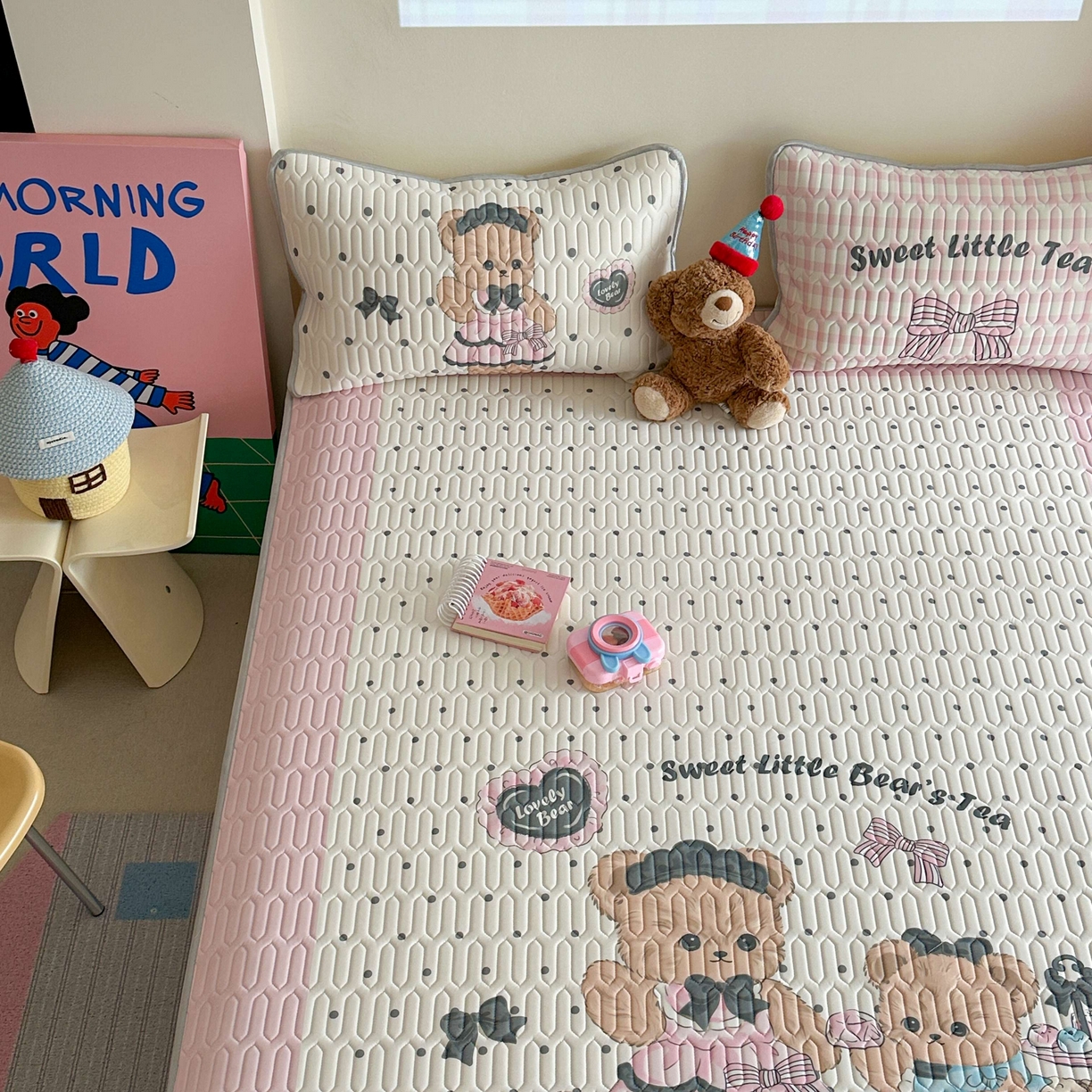 91家纺网 家纺一手货源 找家纺 美乐迪家纺2025新款凉感丝乳胶凉席夏被夏凉被空调被 茶话熊