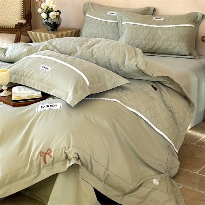 91家纺网 家纺一手货源 找家纺 红番天家居馆 2025新款浪漫桃心-全棉绗缝磨毛四件套 抹茶绿