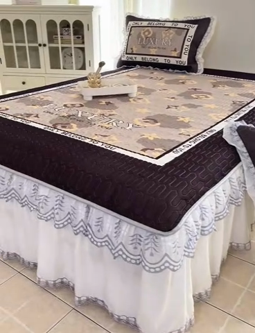 91家纺网 家纺一手货源 找家纺 麋兔 2025新款冰丝床裙乳胶凉席席子 路希