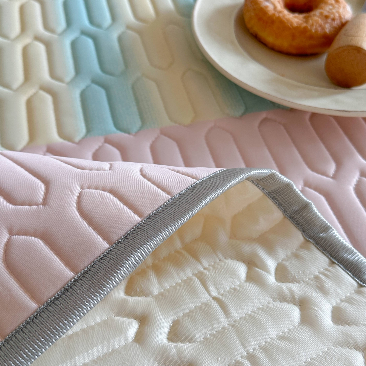 91家纺网 家纺一手货源 找家纺 美乐迪家纺2025新款凉感丝乳胶凉席夏被夏凉被空调被 露丝的腊肠狗