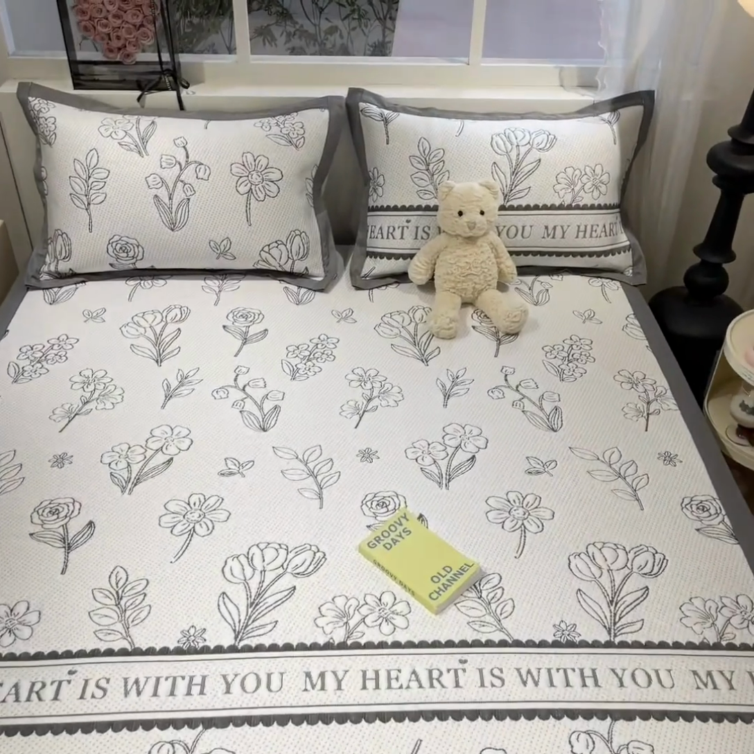 91家纺网 家纺一手货源 找家纺 雅居纺家纺 2025春夏新款A类加厚三明治底提花凉感席床席款 复古花园