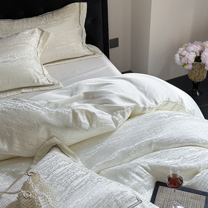 91家纺网 家纺一手货源 找家纺 优悦生活馆 2025新款冰丝亮丝提花四件套-白月光 珍珠白