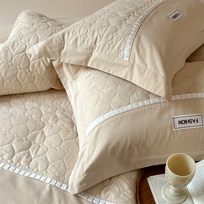 91家纺网 家纺一手货源 找家纺 红番天家居馆 2025新款浪漫桃心-全棉绗缝磨毛四件套 汉白玉