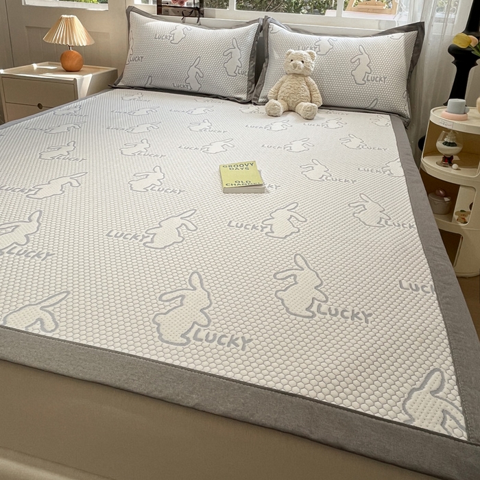 91家纺网 家纺一手货源 找家纺 雅居纺家纺 2025春夏新款A类加厚三明治底提花凉感席床席款 小兔子-蓝