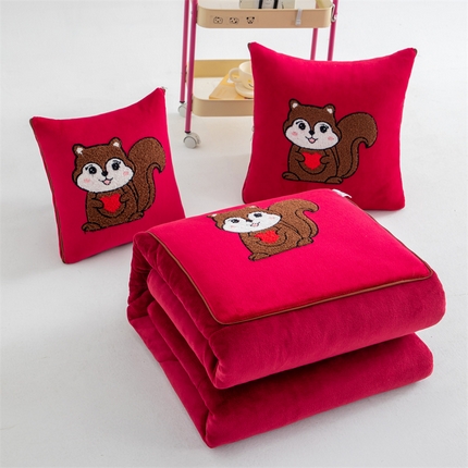 宝马家纺（原梦童画） 2025新款牛奶绒小松鼠抱枕被 中国红