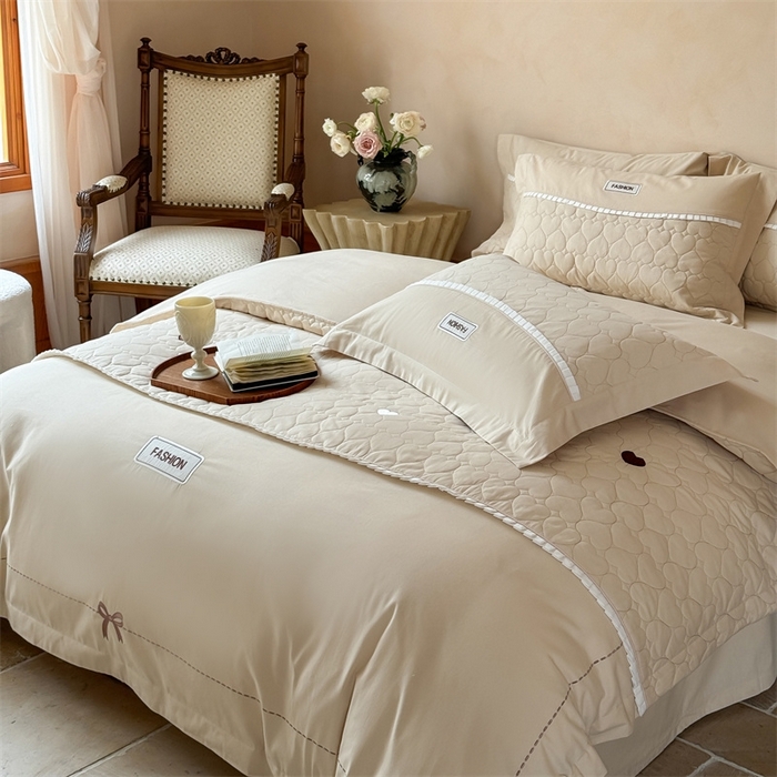 91家纺网 家纺一手货源 找家纺 宏羽纺 2025新款全棉绗缝加厚磨毛四件套 可可奶棕