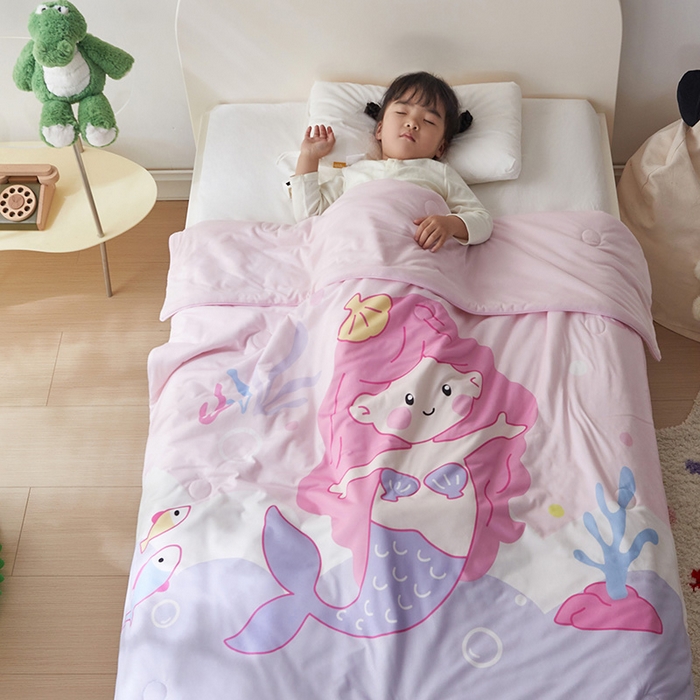 91家纺网 家纺一手货源 找家纺 荷马之梦 2025新款卡通数码印花大版针织棉儿童夏被-绵绵系列 小美人鱼