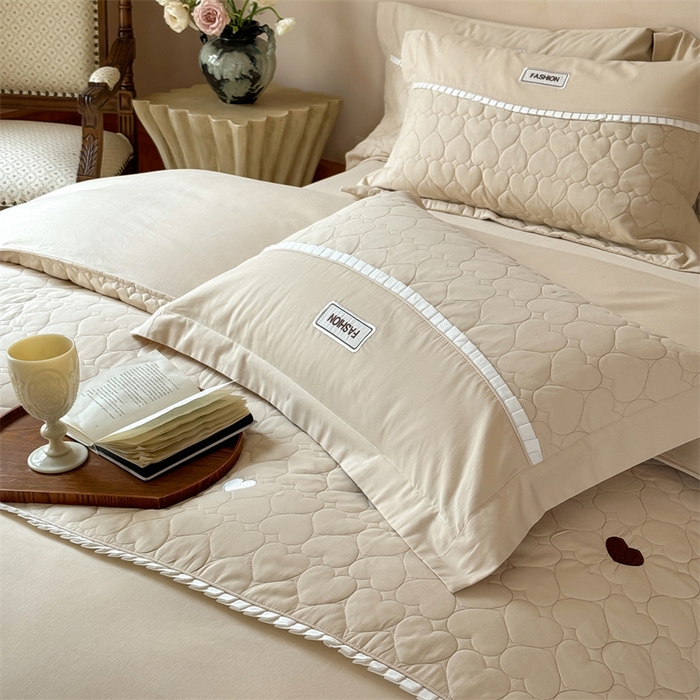 91家纺网 家纺一手货源 找家纺 （总）红番天家居馆 2025新款浪漫桃心-全棉绗缝磨毛四件套