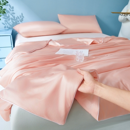 91家纺网 家纺一手货源 找家纺 芊梵 2025新款凉感丝夏被20%氨纶+80%锦纶夏凉被空调被 冰肌玉