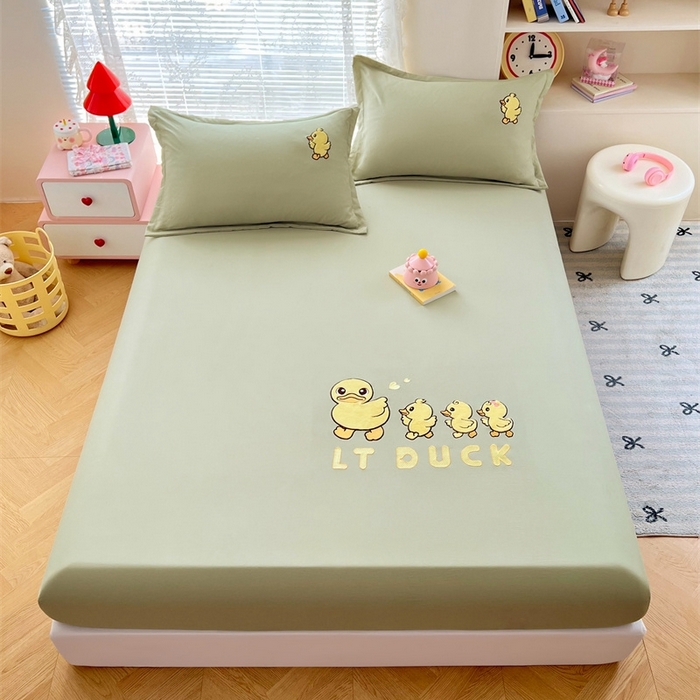 91家纺网 家纺一手货源 找家纺 梦舒羽 2025新款针织棉双层纱床笠-小黄鸭 旅行鸭-豆绿