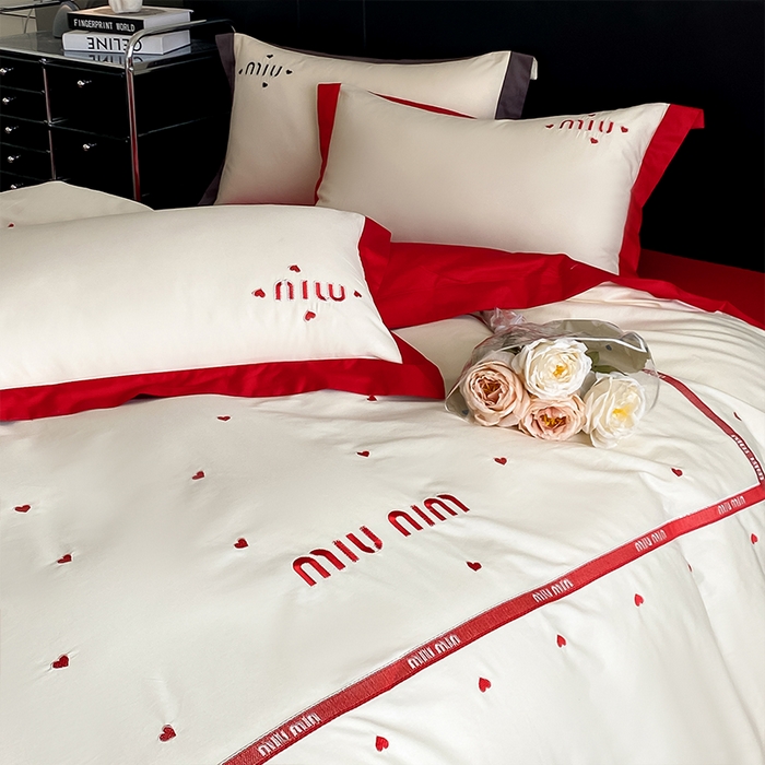 91家纺网 家纺一手货源 找家纺 理想家家纺 2025新款水洗真丝缪缪云朵棉四件套 缪缪-红