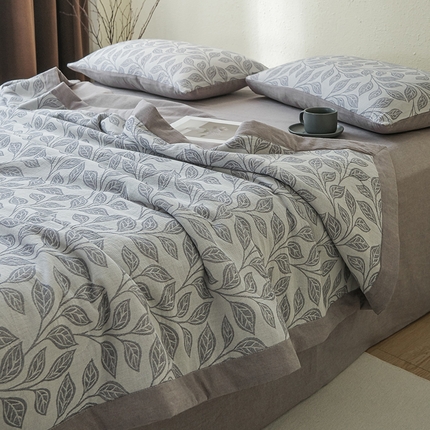 91家纺网 家纺一手货源 找家纺 优被业 2025新款A类全棉中古风全棉三层纱提花大豆夏被 锦堂-灰蓝