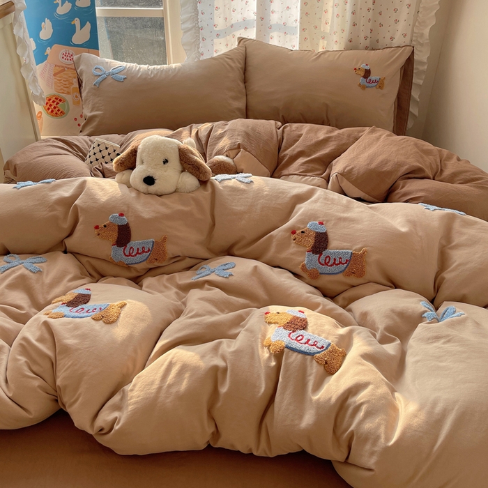 91家纺网 家纺一手货源 找家纺 慕澄家纺 2025新款毛巾绣小清新四件套 快乐腊肠狗