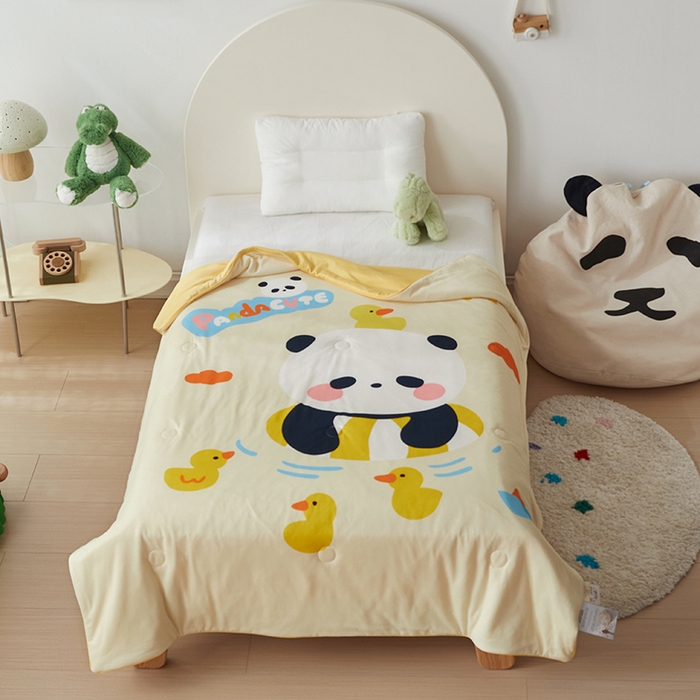 91家纺网 家纺一手货源 找家纺 荷马之梦 2025新款卡通数码印花大版针织棉儿童夏被-绵绵系列 童趣熊