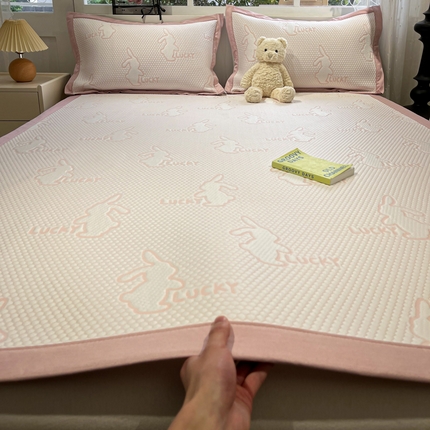 91家纺网 家纺一手货源 找家纺 雅居纺家纺 2025春夏新款A类加厚三明治底提花凉感席床席款 小兔子-粉