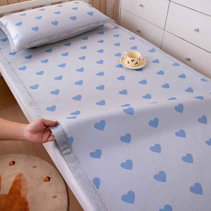 91家纺网 家纺一手货源 找家纺 凌云 2025新款学生宿舍提花凉感冰丝席 甜心-蓝