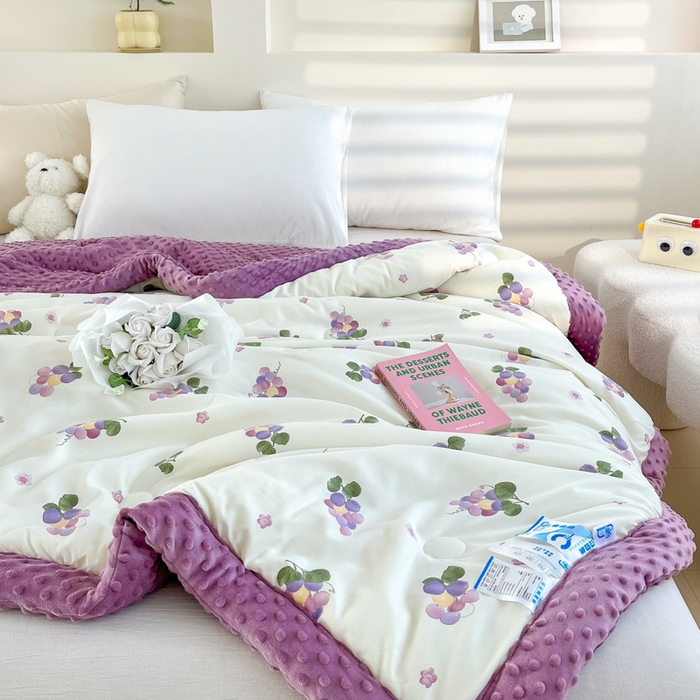 91家纺网 家纺一手货源 找家纺 爱宝被业 2025新款A类凉感豆豆绒羽丝棉夏被 夏日葡萄