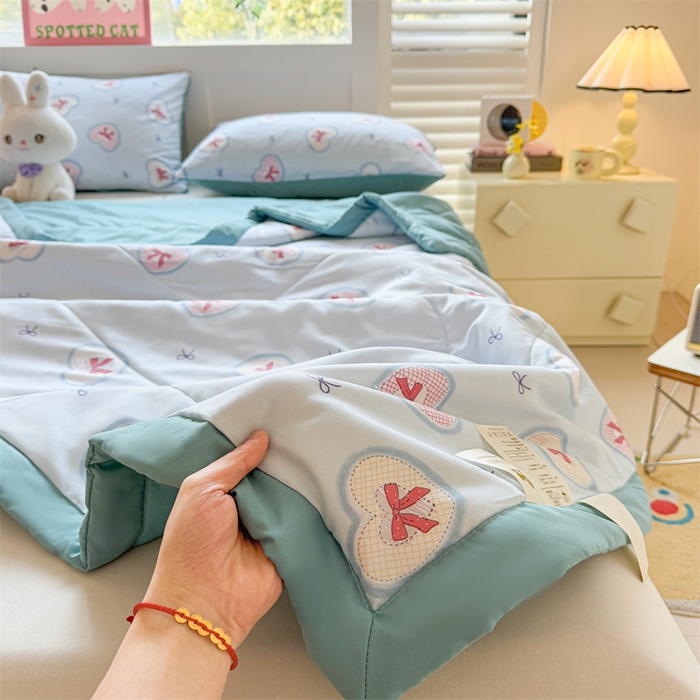 91家纺网 家纺一手货源 找家纺 雅颂缘 2025新款印花水洗棉新疆棉花夏被 爱心蝴蝶结