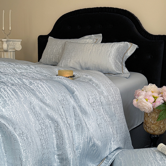 91家纺网 家纺一手货源 找家纺 优悦生活馆 2025新款冰丝亮丝提花四件套-白月光 水波蓝