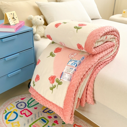 91家纺网 家纺一手货源 找家纺 （总）爱宝被业 2025新款A类凉感豆豆绒羽丝棉夏被