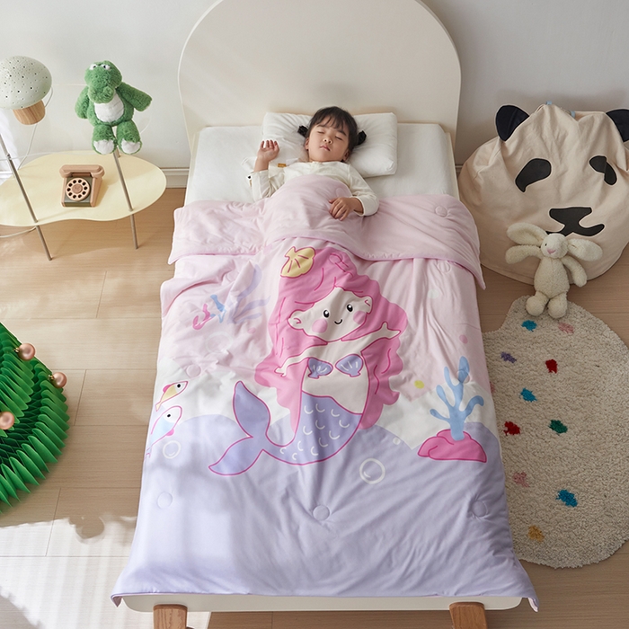 91家纺网 家纺一手货源 找家纺 荷马之梦 2025新款卡通数码印花大版针织棉儿童夏被-绵绵系列 小美人鱼