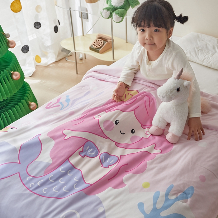 91家纺网 家纺一手货源 找家纺 荷马之梦 2025新款卡通数码印花大版针织棉儿童夏被-绵绵系列 小美人鱼