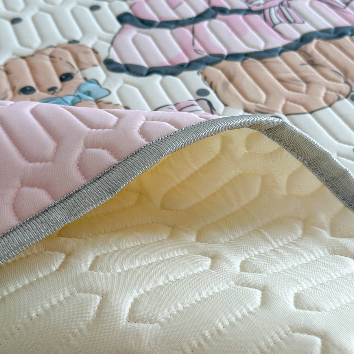 91家纺网 家纺一手货源 找家纺 美乐迪家纺2025新款凉感丝乳胶凉席夏被夏凉被空调被 茶话熊