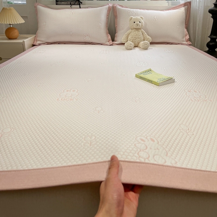 91家纺网 家纺一手货源 找家纺 雅居纺家纺 2025春夏新款A类加厚三明治底提花凉感席床席款 小兔郁金香-粉