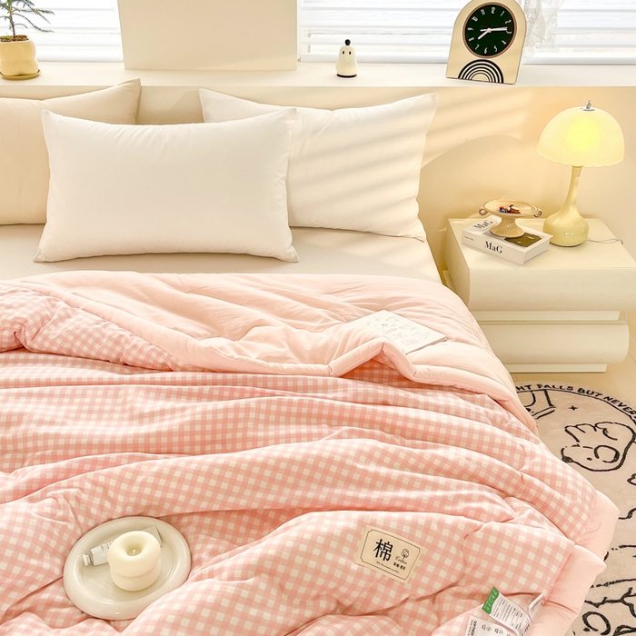 91家纺网 家纺一手货源 找家纺 爱宝被业 2025新款A类无印风针织棉新疆棉花夏被 简月