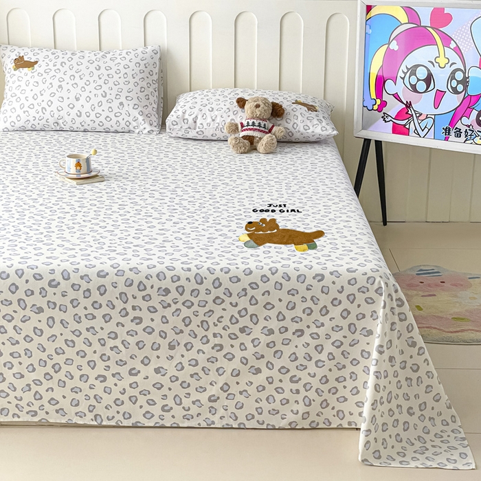 91家纺网 家纺一手货源 找家纺 雅居纺家纺 2025春夏新款全棉纯棉绣花A类老粗布单床单床单单件 奔跑小狗