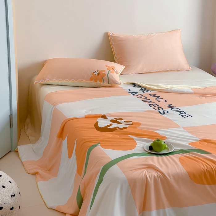 91家纺网 家纺一手货源 找家纺 大彩家居 2025新款凉感丝大版数码印花夏凉被 荷韵-桔