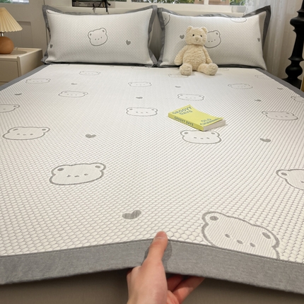 雅居纺家纺 2025春夏新款A类加厚三明治底提花凉感席床席款 小熊熊