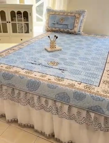 91家纺网 家纺一手货源 找家纺 麋兔 2025新款冰丝床裙乳胶凉席席子 朵兰