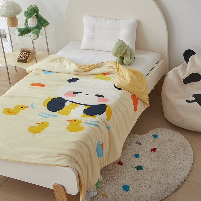 91家纺网 家纺一手货源 找家纺 荷马之梦 2025新款卡通数码印花大版针织棉儿童夏被-绵绵系列 童趣熊