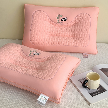 宇诺家纺 2025新款熊有成竹枕头枕芯 粉色