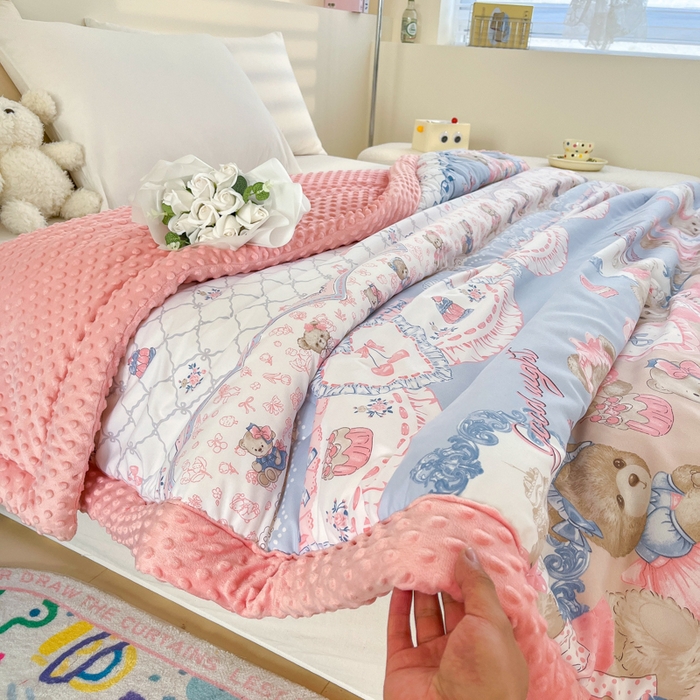 91家纺网 家纺一手货源 找家纺 爱宝被业 2025新款A类凉感豆豆绒羽丝棉夏被 嘟嘟熊