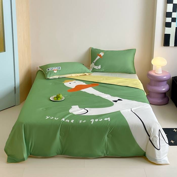 91家纺网 家纺一手货源 找家纺 大彩家居 2025新款凉感丝大版数码印花夏凉被 快乐鸭