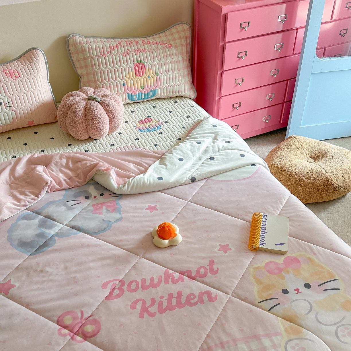 91家纺网 家纺一手货源 找家纺 美乐迪家纺2025新款凉感丝乳胶凉席夏被夏凉被空调被 猫咪聚会