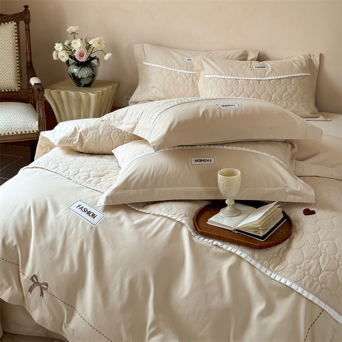 91家纺网 家纺一手货源 找家纺 红番天家居馆 2025新款浪漫桃心-全棉绗缝磨毛四件套 汉白玉